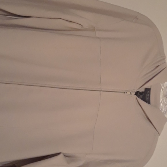 Van Heusen jogging suit - Picture 2 of 3